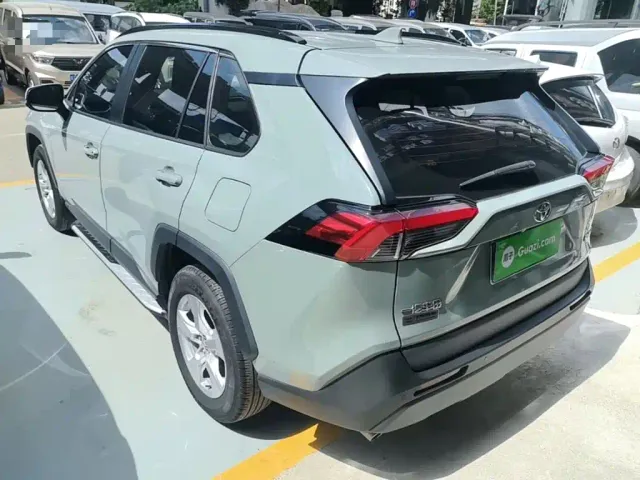Toyota RAV4 — Фото автомобиля 4