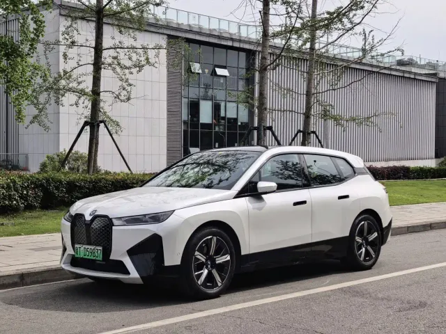 Фотография автомобиля — BMW iX