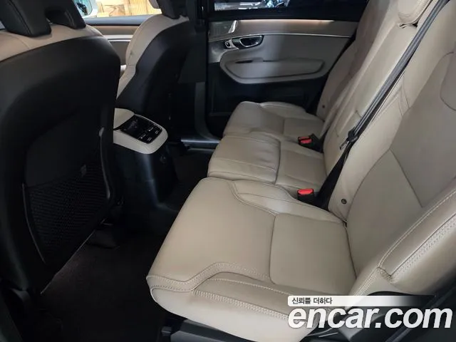 Volvo XC90 — Фото автомобиля 11