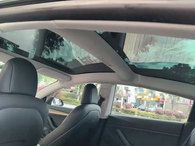 Tesla Model 3 — Фото автомобиля 17
