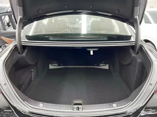 Mercedes-Benz E-Class — Фото автомобиля 19