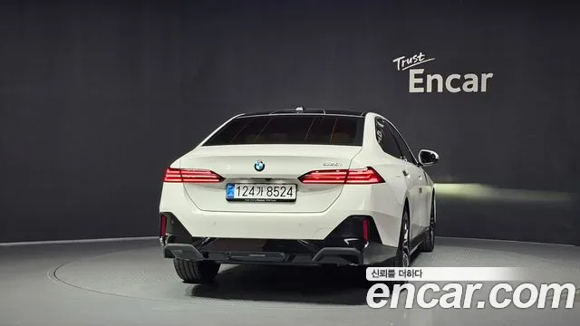 BMW 5 Series G60 — Фото автомобиля 4
