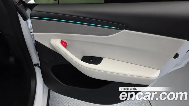 Tesla Model Y — Фото автомобиля 25
