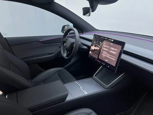 Tesla Model Y — Фото автомобиля 8