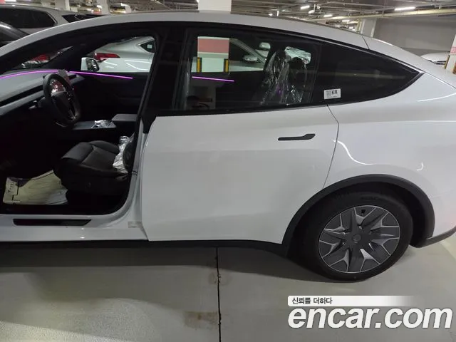 Tesla Model Y — Фото автомобиля 3