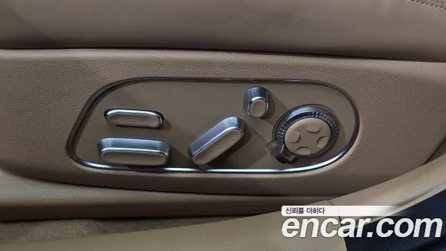 Genesis G90 — Фото автомобиля 24