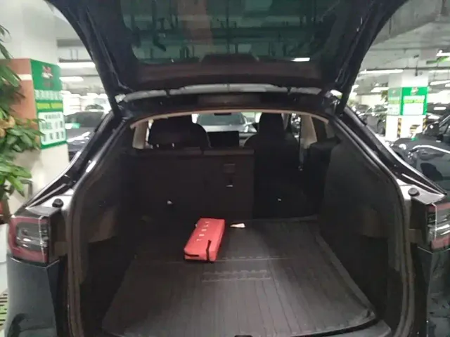 Tesla Model Y — Фото автомобиля 18