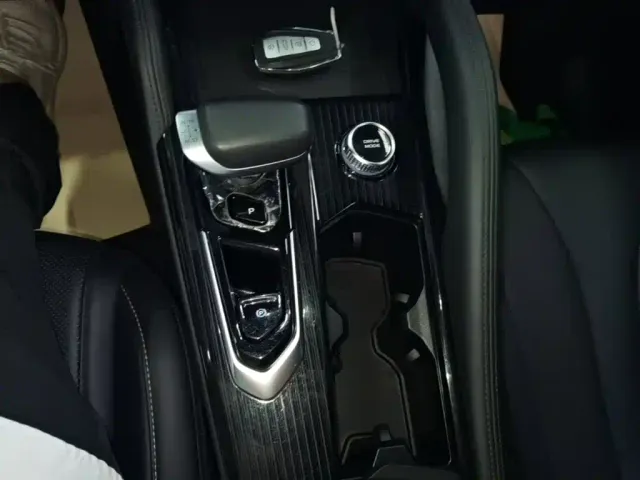 Geely Xingyue L — Фото автомобиля 13