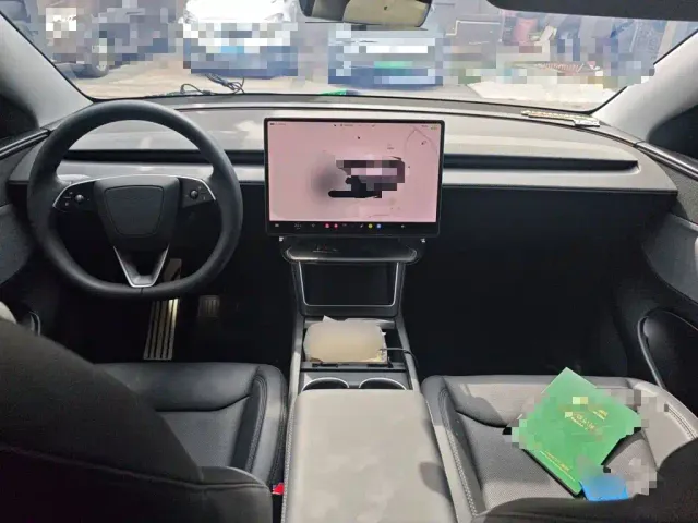 Tesla Model Y — Фото автомобиля 5
