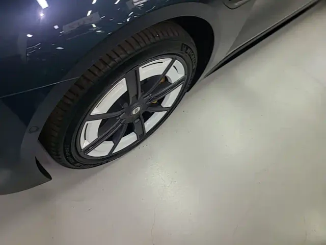 Xiaomi SU7 — Фото автомобиля 22