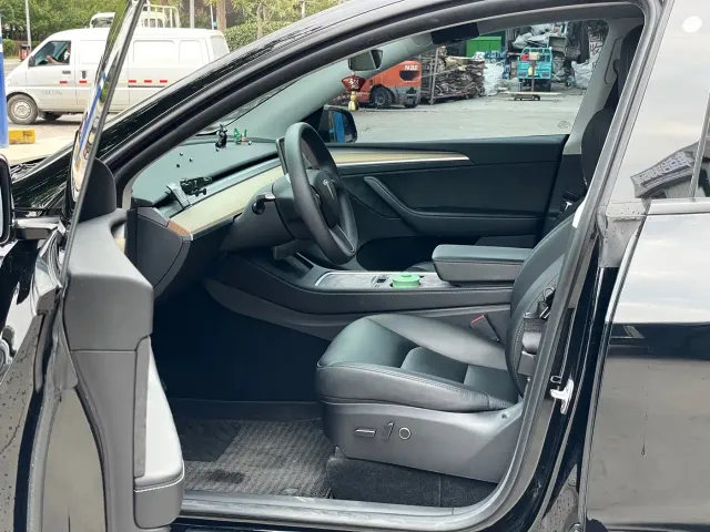 Tesla Model Y — Фото автомобиля 5