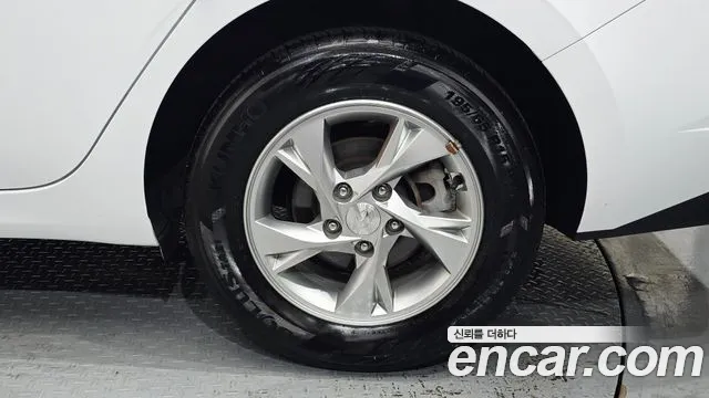 Hyundai AVANTE Avante (CN7) — Фото автомобиля 20