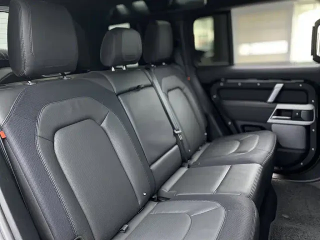 Land Rover Defender — Фото автомобиля 18