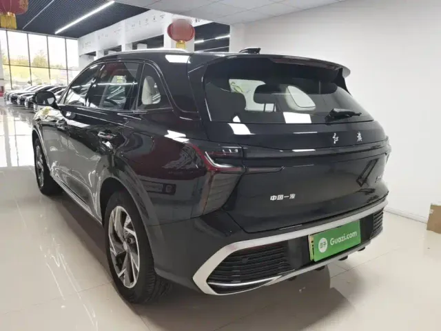 Hongqi HS3 PHEV — Фото автомобиля 4