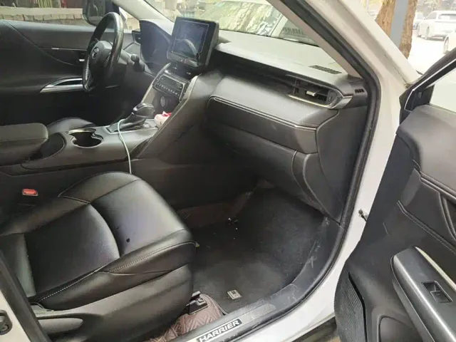Toyota Harrier — Фото автомобиля 12