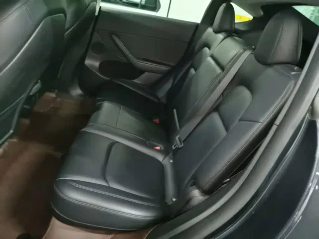 Tesla Model Y — Фото автомобиля 16