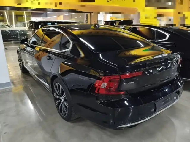 Volvo S90 — Фото автомобиля 4