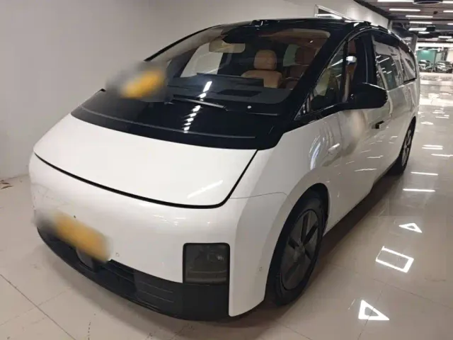 Фотография автомобиля — Li Auto MEGA