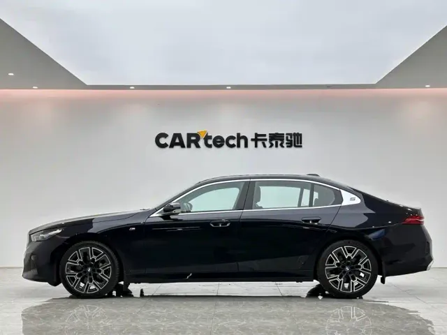 BMW 5 Series — Фото автомобиля 2