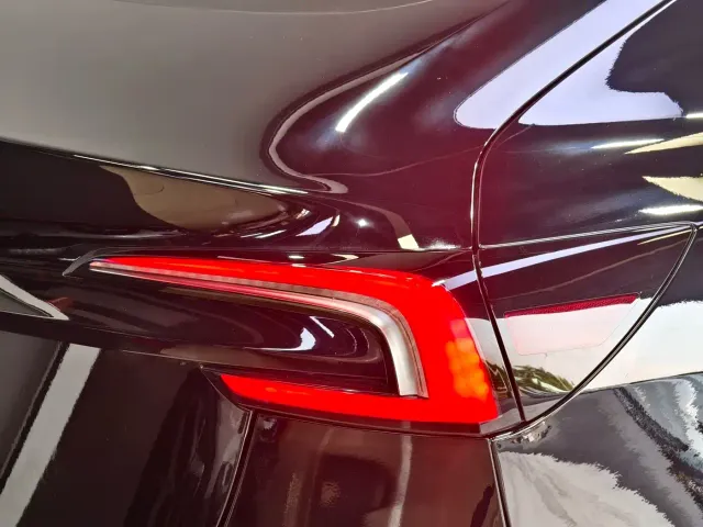 Tesla Model 3 — Фото автомобиля 22
