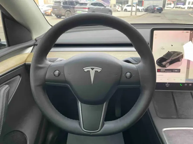Tesla Model Y — Фото автомобиля 6
