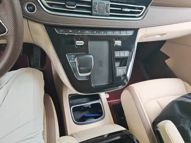 Bestune Besturn M9 — Фото автомобиля 13