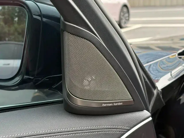 BMW 5 Series — Фото автомобиля 11