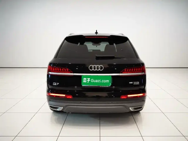 Audi Q7 — Фото автомобиля 5
