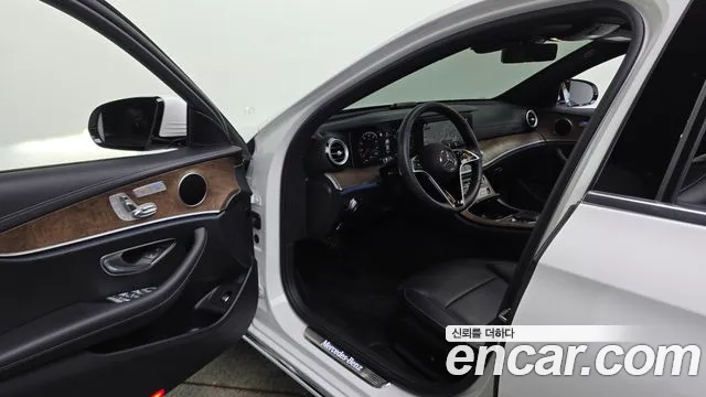 Mercedes-Benz E-Class — Фото автомобиля 10