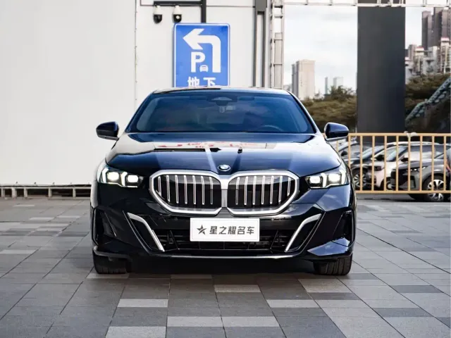 BMW 5 Series — Фото автомобиля 2