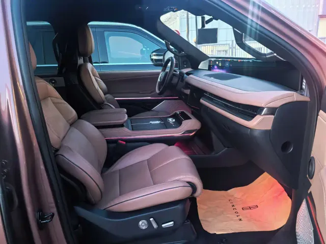 Lincoln Navigator — Фото автомобиля 15