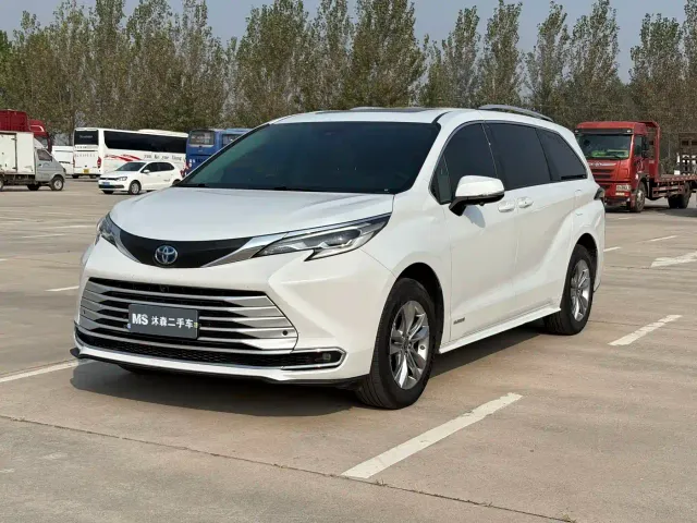 Фотография автомобиля — Toyota Sienna