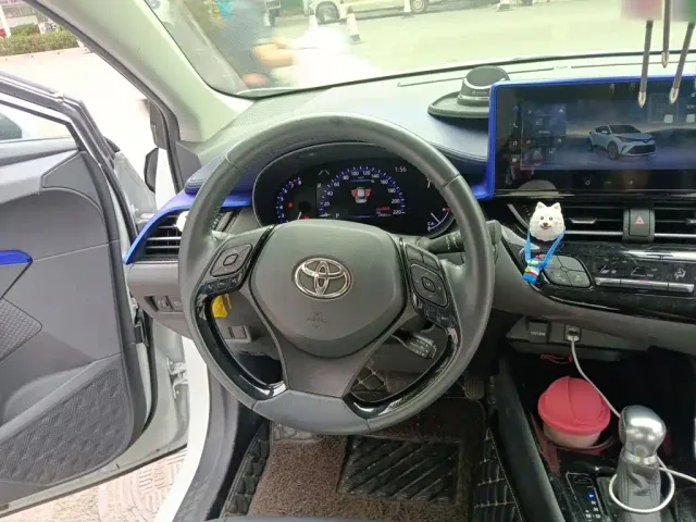 Toyota C-HR — Фото автомобиля 11