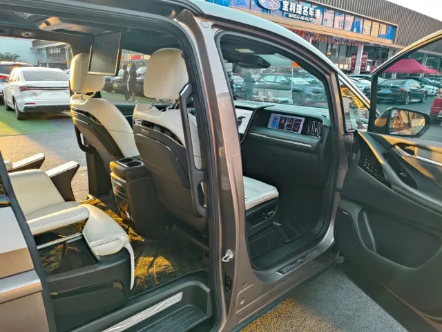 GAC Trumpchi E9 — Фото автомобиля 13