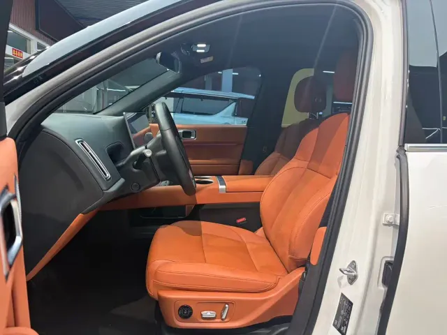 Li Auto L6 — Фото автомобиля 13