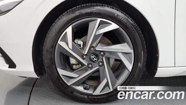 Hyundai Avante CN7 — Фото автомобиля 5