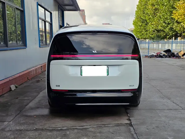 Li Auto MEGA — Фото автомобиля 6