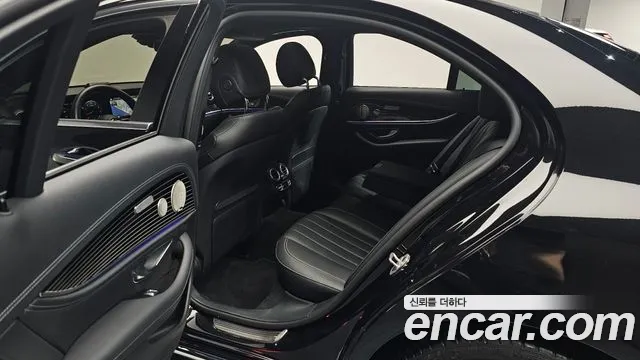 Mercedes-Benz E-Class — Фото автомобиля 10