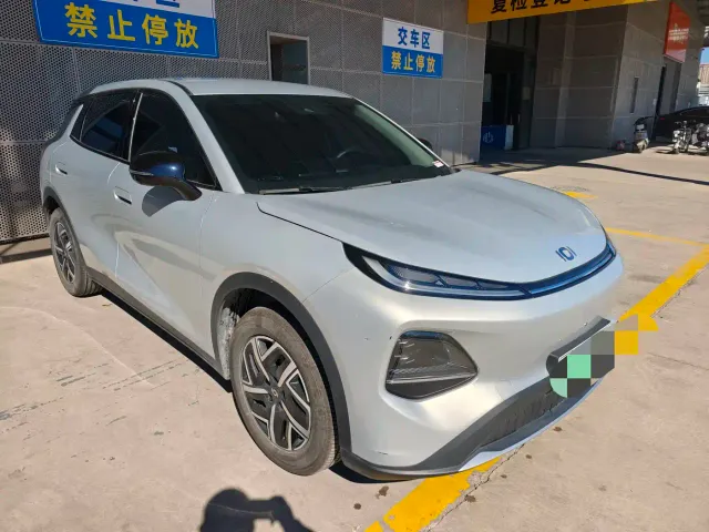 Changan Qiyuan Q05 — Фото автомобиля 3