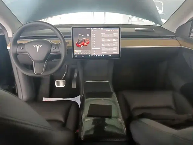 Tesla Model Y — Фото автомобиля 9