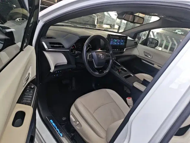 Toyota Sienna — Фото автомобиля 15
