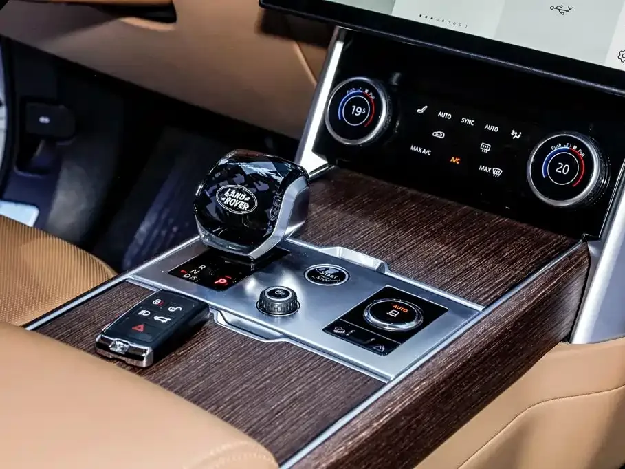 Land Rover Range Rover 2023 3.0 L6 400PS Golden Age 7-Seater Long Wheelbase — Фото автомобиля 30