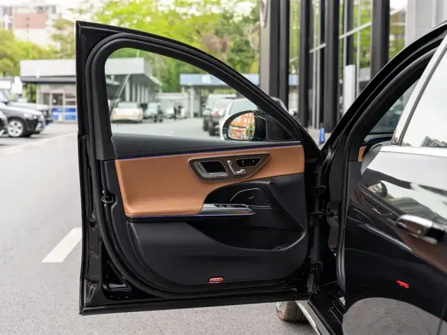 Mercedes-Benz E-Class — Фото автомобиля 8