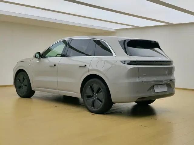 Li Auto L6 — Фото автомобиля 24