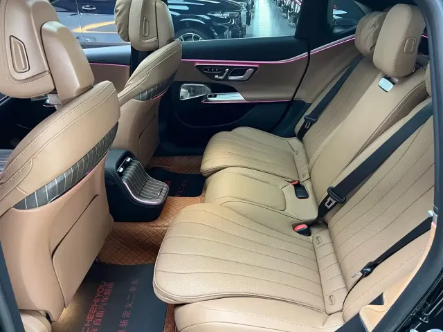 Mercedes-Benz E-Class — Фото автомобиля 10