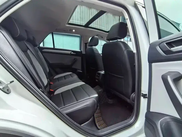 Volkswagen T-Roc — Фото автомобиля 12