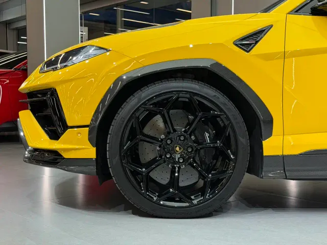 Lamborghini Urus — Фото автомобиля 13