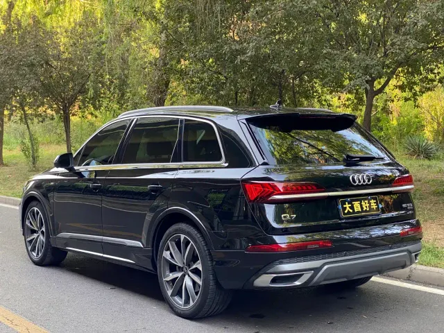 Audi Q7 — Фото автомобиля 25