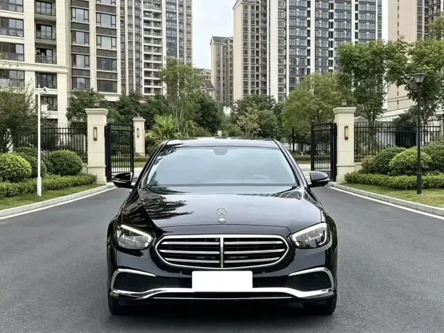 Mercedes-Benz E-Class — Фото автомобиля 2