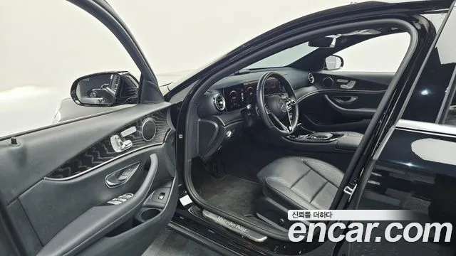 Mercedes-Benz E-Class — Фото автомобиля 10